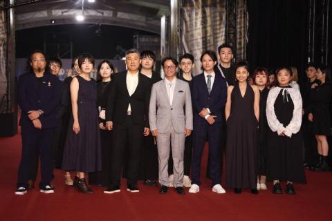 童心力/小謝 - 【編劇/顧問】
我們擔任客家電視台《拾光屋大冒險》動畫的編劇與顧問，製作13集動畫，向國小學童推廣客家文化。此作品入圍2024年金鐘獎，照片為紅毯現場。
此外，我們還擔任統籌，邀請師鐸獎專業團隊，為《拾》的IP開發為國小開源教案。