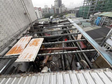 林志威 - 鐵皮拆除後