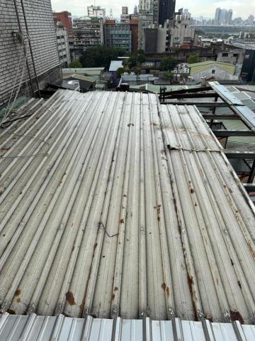 林志威 - 鐵皮拆除前