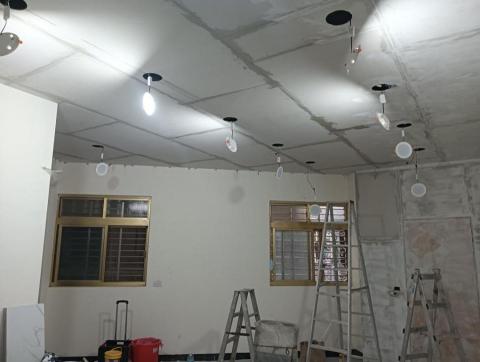 邱杰 - 上AB膠，披土，油漆