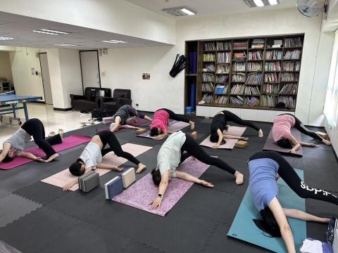 Iris Wang - 社區瑜珈包班