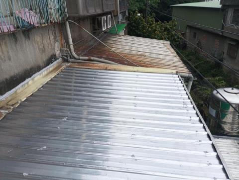 唐先生 - 五股，雨遮更換白鐵板