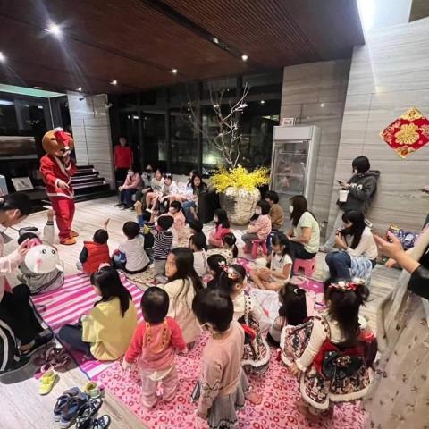 熊熊魔術師，魔術表演，造型氣球，婚禮主持，婚禮氣球，泡泡表演 - 社區魔術表演