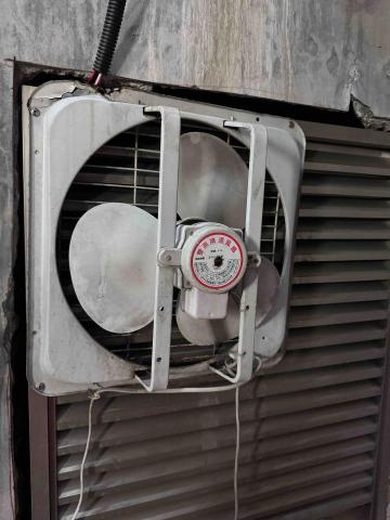 鍾俊宏 - 機房排風扇汰換