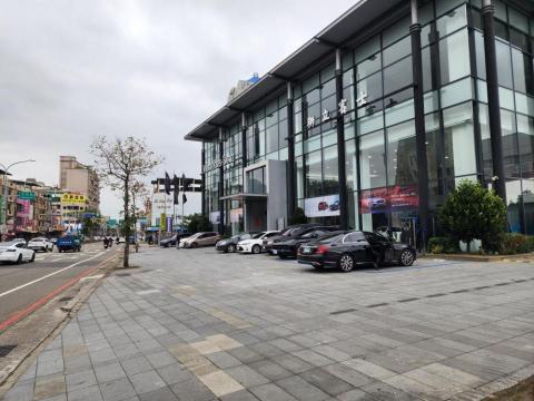 玘町臻園藝 - 賓士汽車展售中心庭園維護