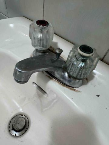 鍾俊宏 - 施作前/老式臉盆龍頭業主要汰換