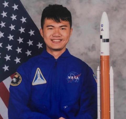 朱祥誠 - 在NASA擔任助教之個人攝影照