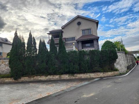 玘町臻園藝 - 豪宅大門口改變造型中