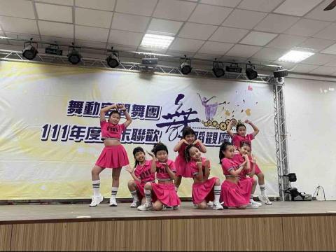 謝至美 - 帶領兒童流行舞成發