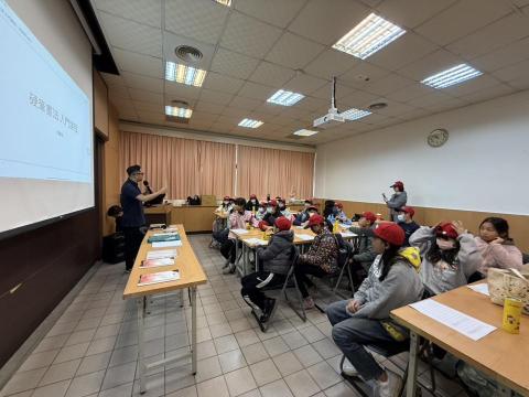 毅恩老師 - 台積電文教基金會-硬筆書法課程