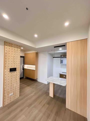 王梓麟 - 鳳山新成屋玄關洞洞板、中島桌