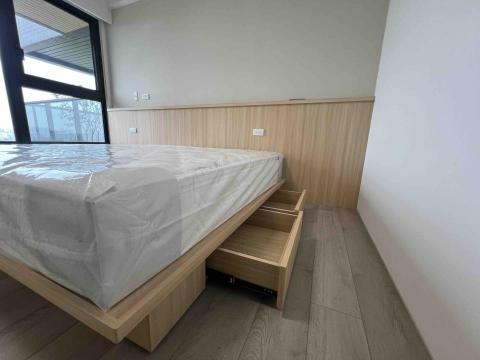 王梓麟 - 鳳山新成屋主臥室床板