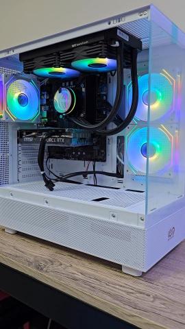 光輝電腦維修 - 客戶請我們組的電腦