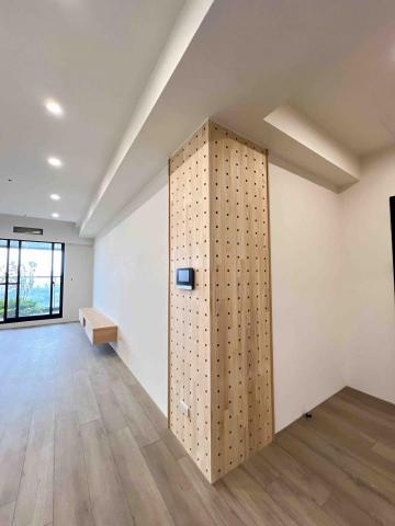 王梓麟 - 鳳山新成屋玄關洞洞板