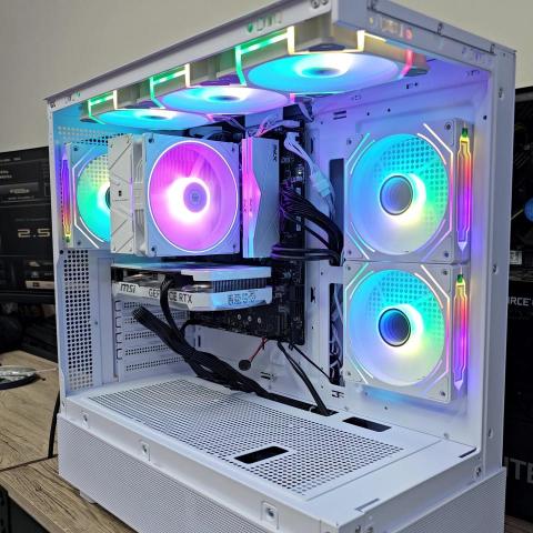 光輝電腦維修 - 客戶請我們組的電腦