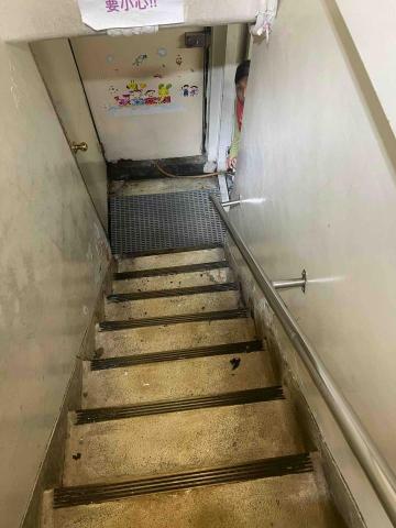 安心宅工程 - 地下室地面與牆面冒水 儀器檢測免敲磚管內補漏工法施工 安心宅工程 - 地下室地面與牆面冒水 儀器檢測免敲磚管內補漏工法施工