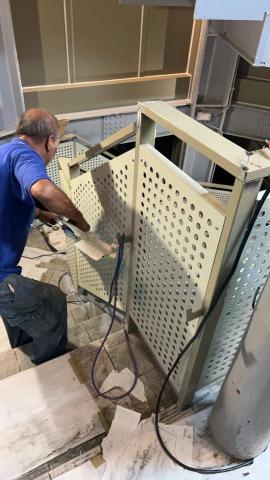 安績 - 學校扶手