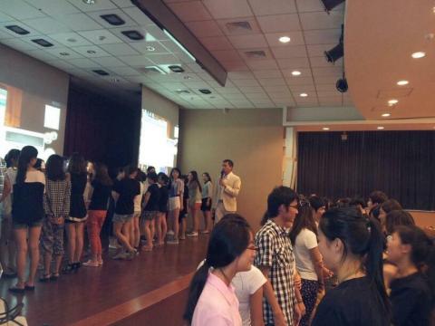 鯊魚老師到你家 - 世新大學 專題演講 鯊魚老師到你家 - 世新大學 專題演講