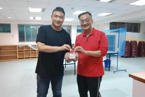 張敬彬 - 戴先生長期工作壓力，造成體力及身體狀況受影響，為了培養運動習慣，特地來學桌球，讓自己打球運動不受傷，球技自然進步