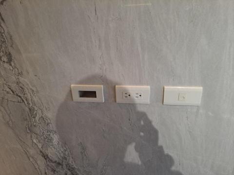 洪家偉 - 裝修後面板安裝