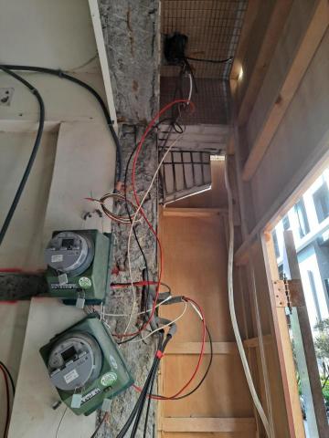 洪家偉 - 電錶位移前