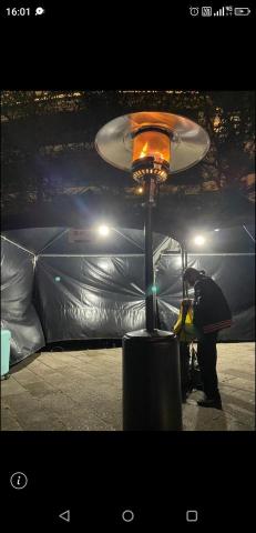 一海 - 懷念的淡水漁碼  跨年  主辦人很暖心的提供暖爐讓大家溫暖 : )