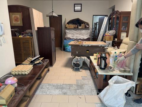 菜根湯圓   - 位於大安區公寓無電梯五樓地板、鋁窗、沙發、泥作、油漆,滿屋大型家俱鋼琴,沒有搬離情況下,我們完成地板全屋施工 菜根湯圓   - 位於大安區公寓無電梯五樓地板、鋁窗、沙發、泥作、油漆,滿屋大型家俱鋼琴,沒有搬離情況下,我們完成地板全屋施工