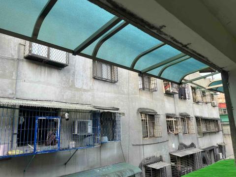 彭裕強 - 安裝雨遮