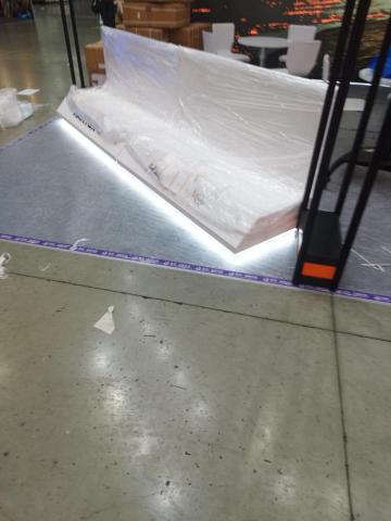 周昆興 - 展場木作間接照明安裝