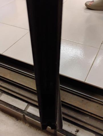 煜伸水和電維修 - 落地鋁門窗滑輪更換。