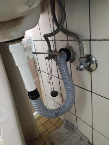 周昆興 - 洗手台排水管漏水修繕