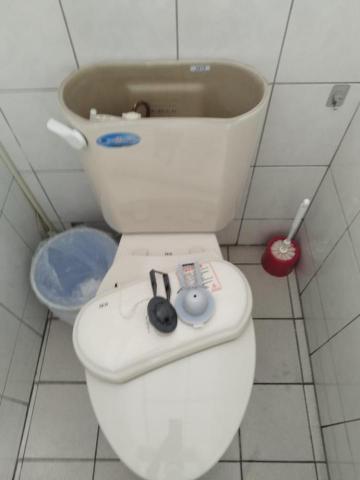 周昆興 - 馬桶無法沖水修繕（中）