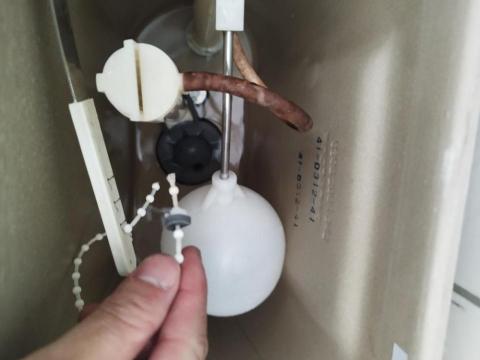 周昆興 - 馬桶無法沖水修繕（前）