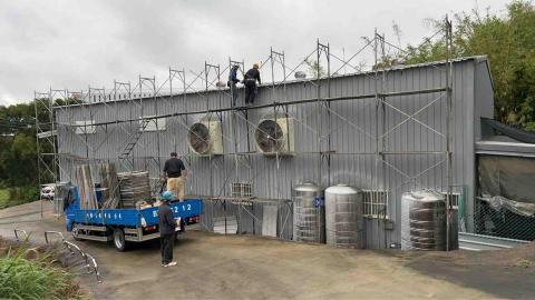 項勝工程行 彭文楫 - 項勝 鐵皮屋隔熱 施工前。寶山鄉