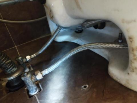 周昆興 - 水龍頭管子破裂修繕（後）