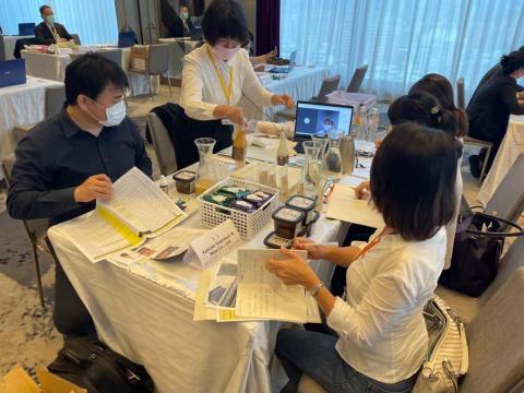 楊惠萍 - 食品進口商談會  本人為站立者