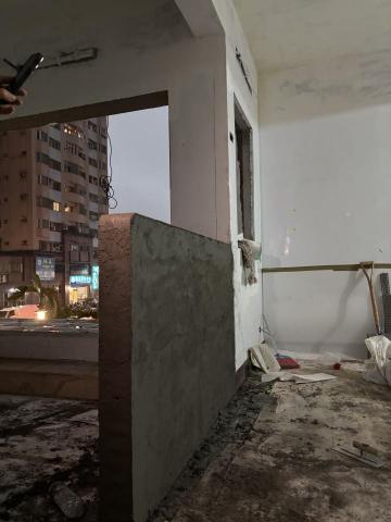 李希宸 - 客廳沙發靠砌磚抹牆造型