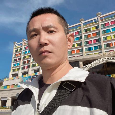 提供水泥工服務的專家黃政奮（ㄚ政）