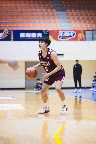 提供翻译u服務的專家林哲宇