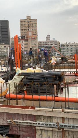 煜伸水和電維修 - 結構體排水管配置、汙水管配置、冷氣排水管配置、電管配置。