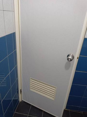 居家清潔 - 空屋門板清潔後