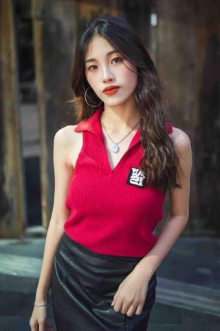 提供妝髮服務的專家Betty