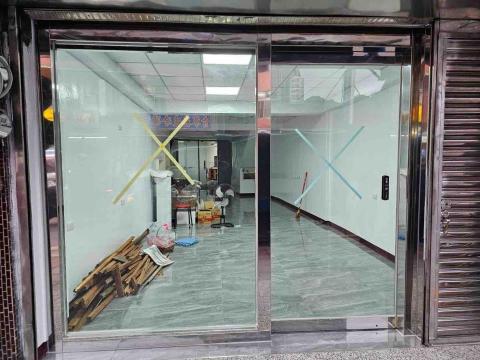 姚信帆 - 店面不鏽鋼玻璃自動門
