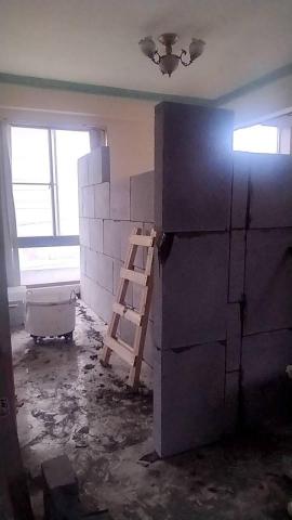 許右辛 - 疊防潮磚