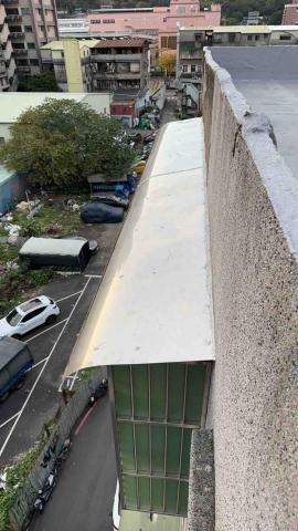 姚信帆 - 採光罩更換白鐵鋼板