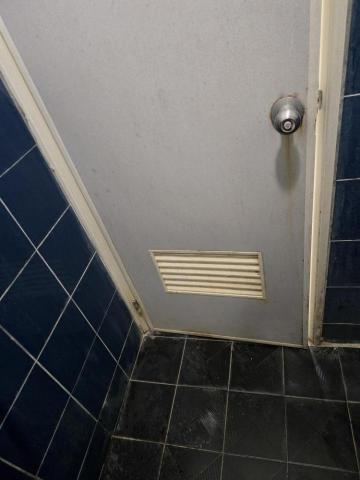 居家清潔 - 空屋門板清潔前