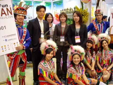 RK - Representing Taiwan to make friend with your foreign customers.