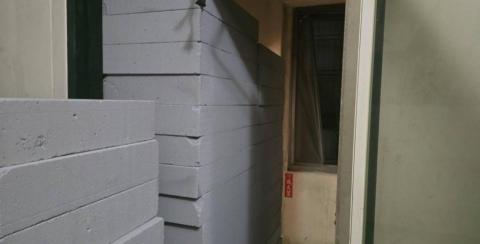 許右辛 - 防潮磚施工運來工地的狀態