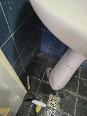 居家清潔 - 空屋浴室清潔前