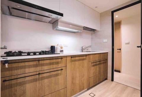 回醞空間設計 - 採用日本Cleanup廚具，結合收納美學與實用設計，打造高效整潔的現代廚房空間